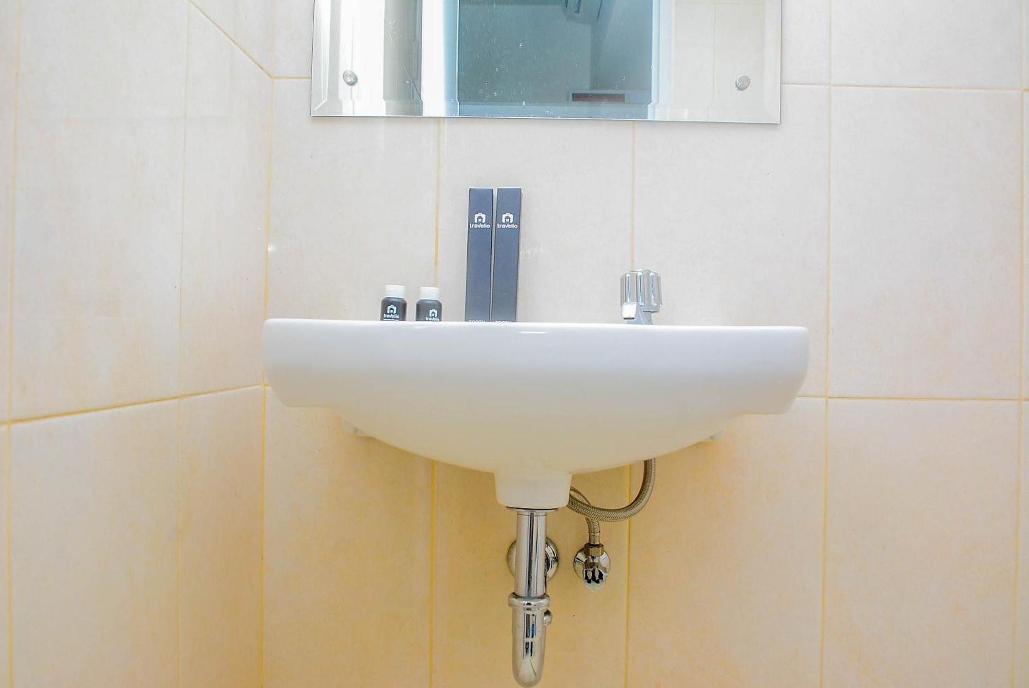 Comfy At The Springlake Summarecon By Travelio Apartemen Bekasi